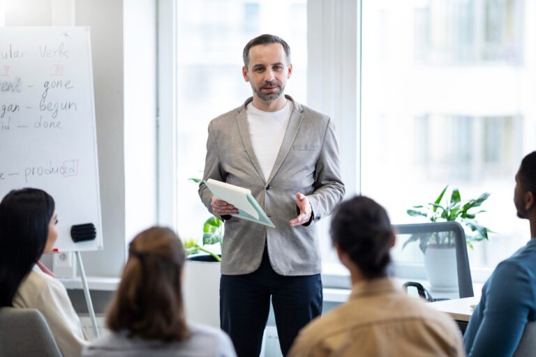 9 Best Confidence Building Strategies for Public Speaking